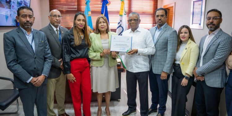 Reconocen a Migración como institución pública que ha fomentado la capacitación y formación de servidores 