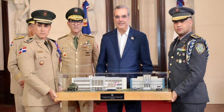 Presidente Abinader dice: “unas Fuerzas Armadas y una Policía Nacional fuertes, es un país fuerte”