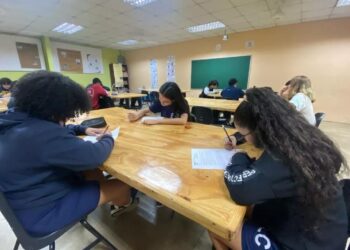 Estudiantes de Villa Tapia se preparan para la Olimpíada Nacional de Lectura y Escritura