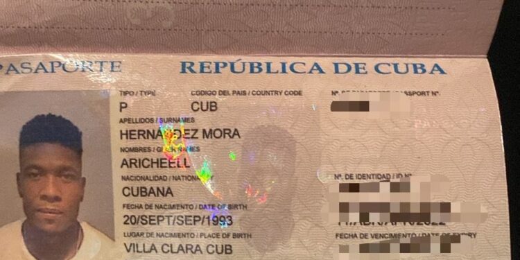 Migración: Futbolista cubano detenido por agentes transitaba sin documentaciones y cuando le llevaron los documentos estos estaban vencidos