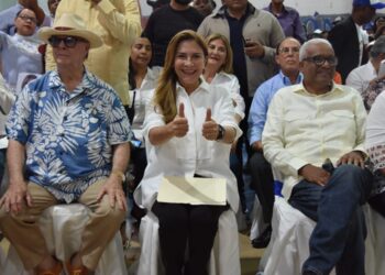 Miles proclaman a Carolina Mejía como alcaldesa del DN por cuatro años más