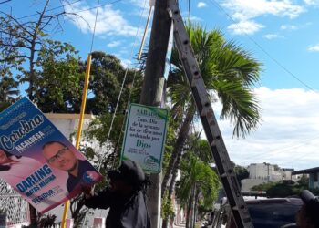 La alcaldía inicia retiro de vayas y afiches publicitarios políticos en diferente sectores de San Cristóbal
