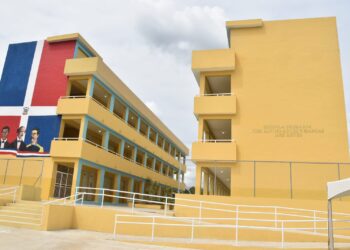 Vicepresidenta de la República inaugura centro educativo en La Pared, San Cristóbal