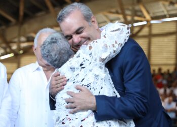 Gobierno de Luis Abinader ha entregado más 88,000 títulos de propiedad a igual número de familias