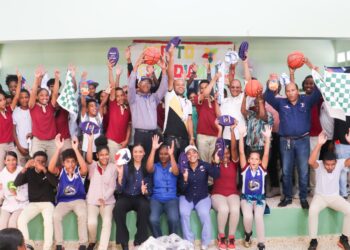 INEFI entrega utilería deportiva en el Politécnico Alfredo Peña Castillo