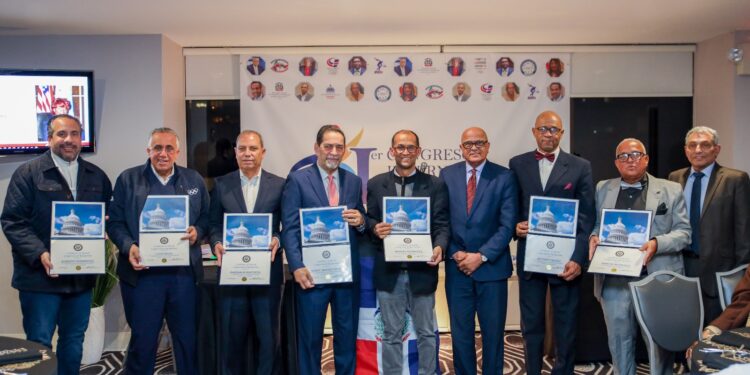 Congresista Adriano Espaillat reconoce al director del INEFI