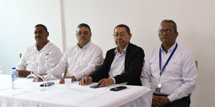 Educación, Deportes e Inefi unen esfuerzos en histórica capacitación de 428 líderes escolares