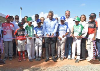 INEFI inaugura estadio de sóftbol Augusto Daneri García, en Azua