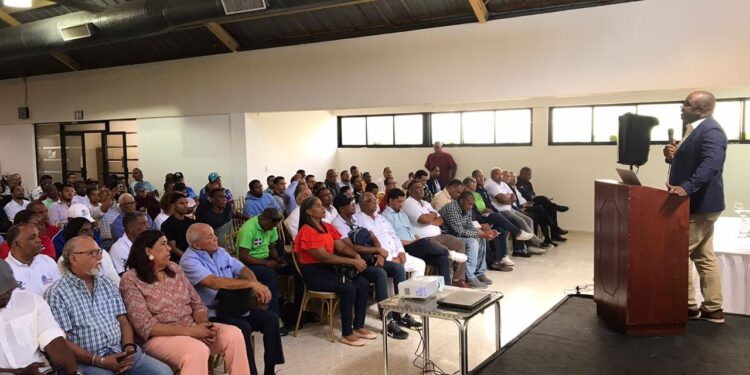 Ministerios Educación y Deportes unen esfuerzos en capacitación 1,600 líderes escolares