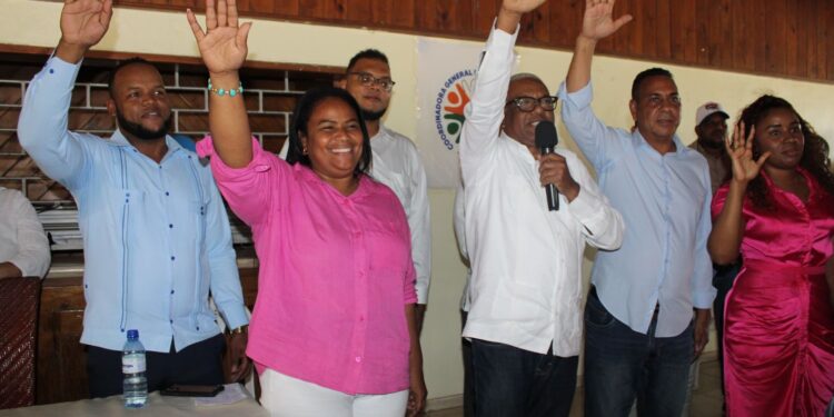 Juan Rosa lidera juramentaciones de movimientos en apoyo a Luis a Abinader en Monte Plata 