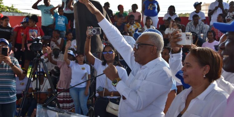 Juan Rosa encabeza jornada de juramentaciones en Apoyo a Luis Abinader en el Este