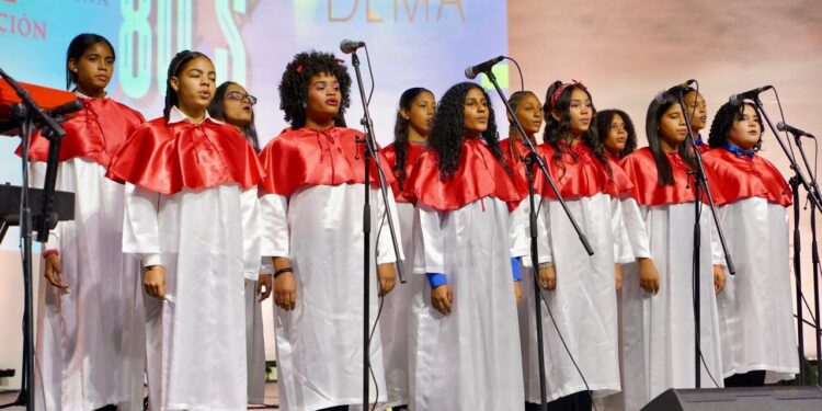 Estudiantes de la Regional 07 celebran su gala de arte por todo lo alto