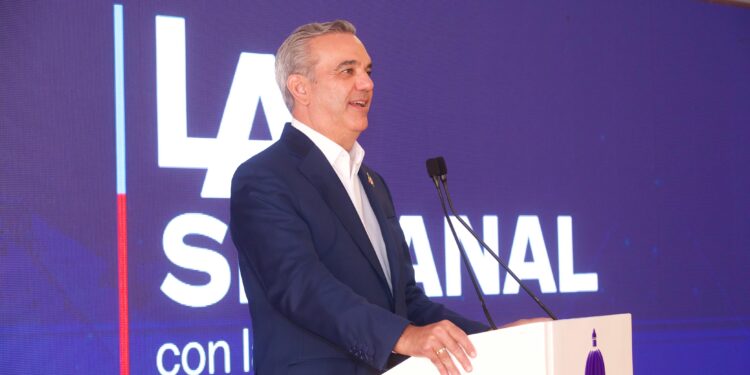 Abinader presenta realizaciones en educación, transporte, vivienda, salud e infraestructura de la provincia de Santiago