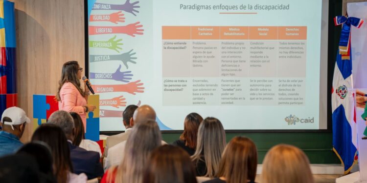 EDESUR con el apoyo del CAID sensibiliza a colaboradores sobre autismo y Síndrome de Down