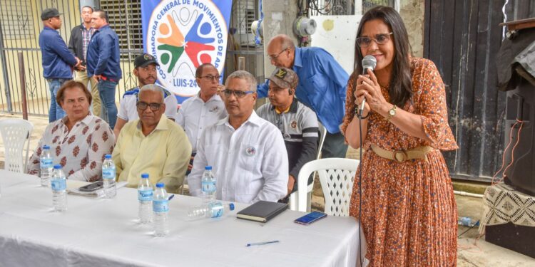 Juan Rosa encabeza acto de juramentación de movimiento en apoyo a Luis Abinader en Santiago
