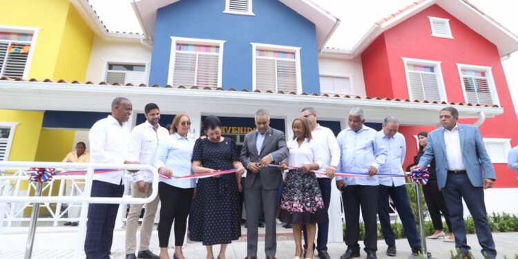 INAIPI inaugura dos CAIPI en Villa Altagracia