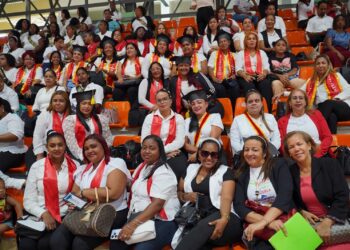 Más de 6,000 padres de estudiantes del sector público finalizan el programa “La familia se transforma desde la escuela”