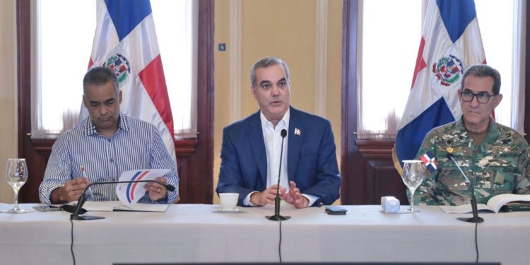 Presidente Abinader afirma que lo principal es salvar vidas y trabajar en coordinación con los gobierno locales ante los efectos del huracán Beryl