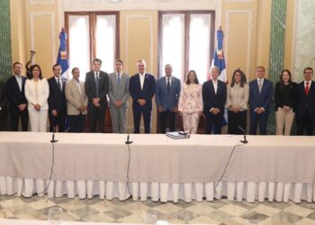 Presidente Abinader propone actualizar agenda de trabajo conjunta con exportadores para desarrollo del sector