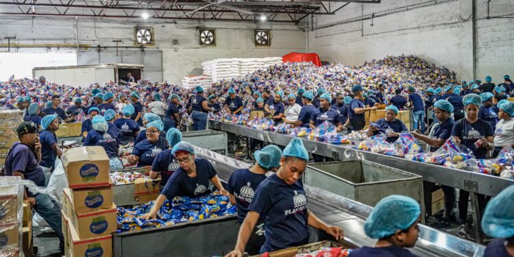 Plan Social refuerza centros de acopio en provincias bajo alerta por huracán Beryl