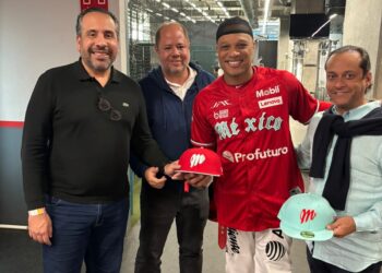 Robinson Canó extiende visita al director del INEFI, Alberto Rodríguez; llevará charlas a escuelas de SPM