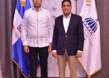 Kelvin Cruz recibe al contralmirante Muñoz Monción