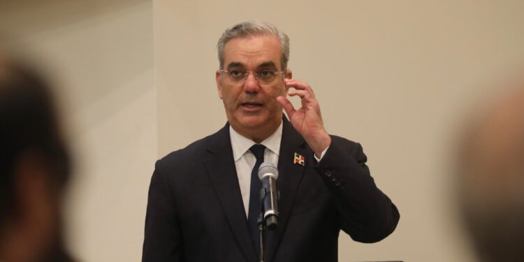 Presidente Abinader afirma gobierno invierte de manera sostenida en educación