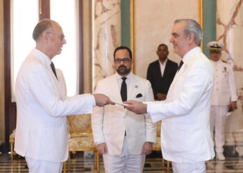 Presidente Abinader recibe cartas credenciales de siete nuevos embajadores en el país