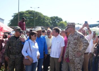 Ministro Bisonó recorre mercado Binacional de Dajabón