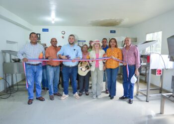 FEDA entrega maquinarias para impulsar chocolatería en la Provincia Duarte