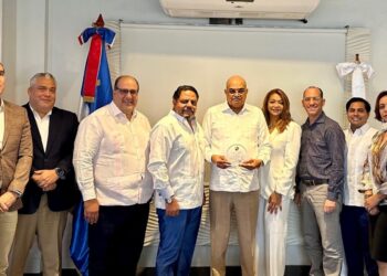 Adesinc reconoce aportes del general Del Orbe y Katia Salomón a la seguridad privada