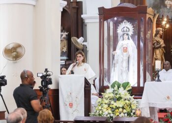 Raquel Peña asiste a celebraciones en el Santo Cerro por Día de las Mercedes
