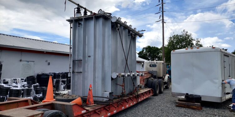Nuevo transformador de potencia llega a Azua para mejorar el servicio eléctrico
