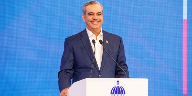 Abinader presenta declaración del 2024 por un monto de RD$3,972 millones de pesos