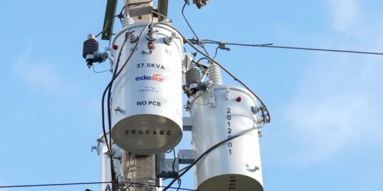 Edesur Dominicana cambia transformador para aumentar potencia en Barahona