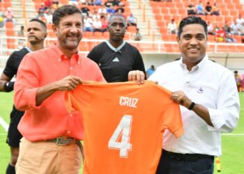 Ministro de Deportes, Kelvin Cruz, felicita al Cibao Fútbol Club por su quinto título en la LDF