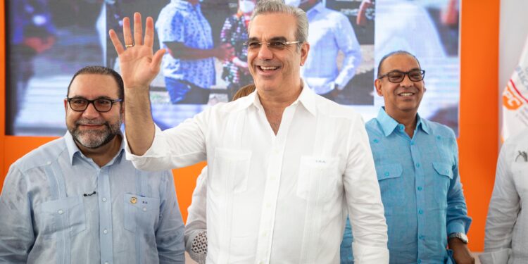 Presidente Abinader inaugura reconstruido Mercado Municipal de La Vega tras ocho años de haber sido destruido por un incendio