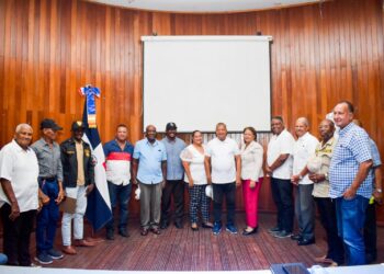 Nelson De La Rosa se reúne con alcaldes pedáneos para abordar soluciones a problemáticas locales