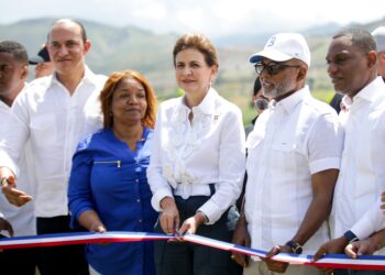 Raquel Peña entrega escuela, campo de béisbol y da palazo para ampliación de hospital en el Sur