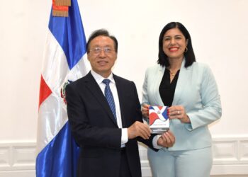 Presidente de la comisión de Relaciones Exteriores del Senado recibe delegación de Sichuan, China.