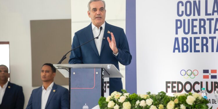 Gobierno anuncia plan de construcción y remozamiento de 49 espacios deportivos en el GSD