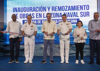 Abinader inaugura obras deportivas, destacamento policial e infraestructuras navales en provincias Azua y Peravia