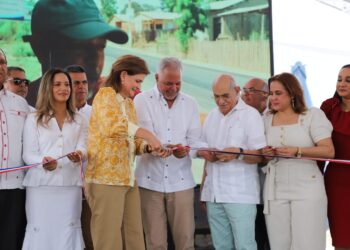 Vicepresidenta Raquel Peña inaugura carretera Contraembalse de Monción-Mao