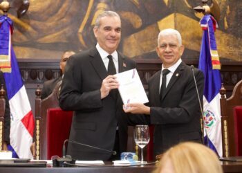 Luis Abinader pone fin a 180 años de continuismo con la nueva Constitución reformada proclamada hoy