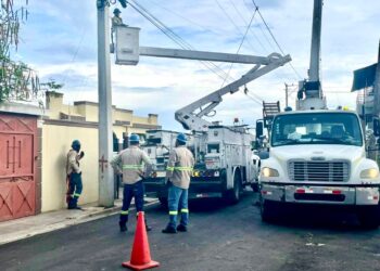 Edesur rehabilita redes y formaliza clientes en Baní