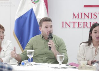 Ministra de Interior y Policía reúne a comerciantes y líderes comunitarios de la circunscripción 1 del DN para dialogar sobre beneficios de la Operación Garantía de Paz&nbsp;