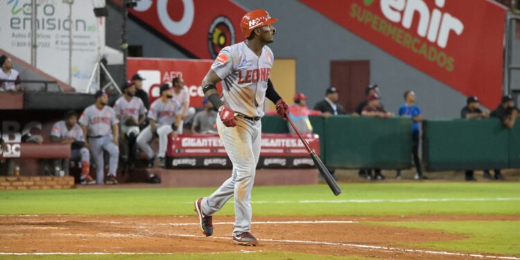 Leones vencen a Gigantes 6-0 manteniéndose liderando  Béisbol profesional dominicano