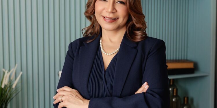 Lourdes Salazar Rodríguez, Jueza Suplente del TSE, postula para Miembro Titular JCE