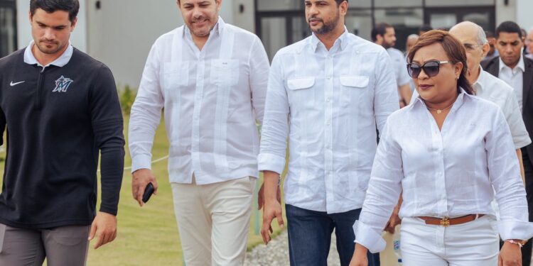 SENADOR GUSTAVO LARA SALAZAR INICIA VISITAS A ACADEMIAS DE LA MLB