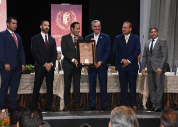 Luis Brache es reconocido con la Medalla de Honor al Mérito 2023